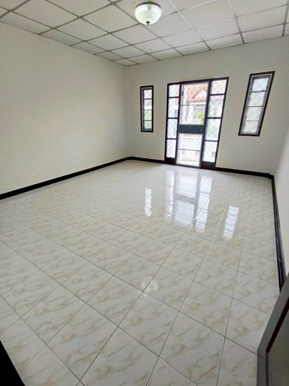 ขาย ทาวน์เฮ้าส์ 2 นอน 2 น้ำ พร้อมเข้าอยู่  หมู่บ้านเคซี1 ซอย15  รามอินทรา วัชรพล สายไหม หทัยราษฎร์  - image 6