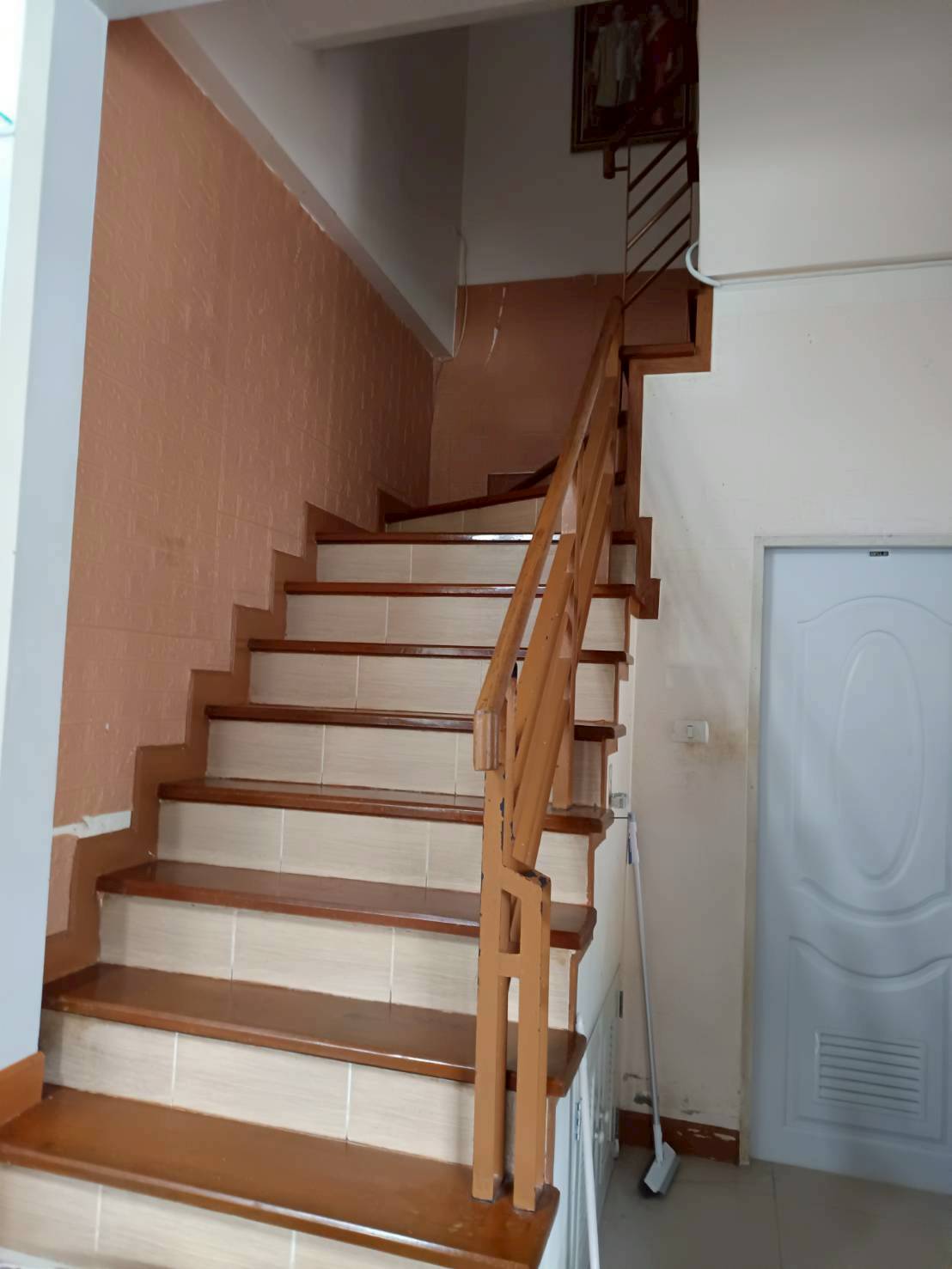 ขายด่วนทาวน์เฮ้าส์ 2 ชั้น หลังมุม  หมู่บ้านรื่นฤดี 5 หทัยราษฎร์  รามอินทรา เข้า-ออกได้หลายเส้นทางหลัก    - image 3