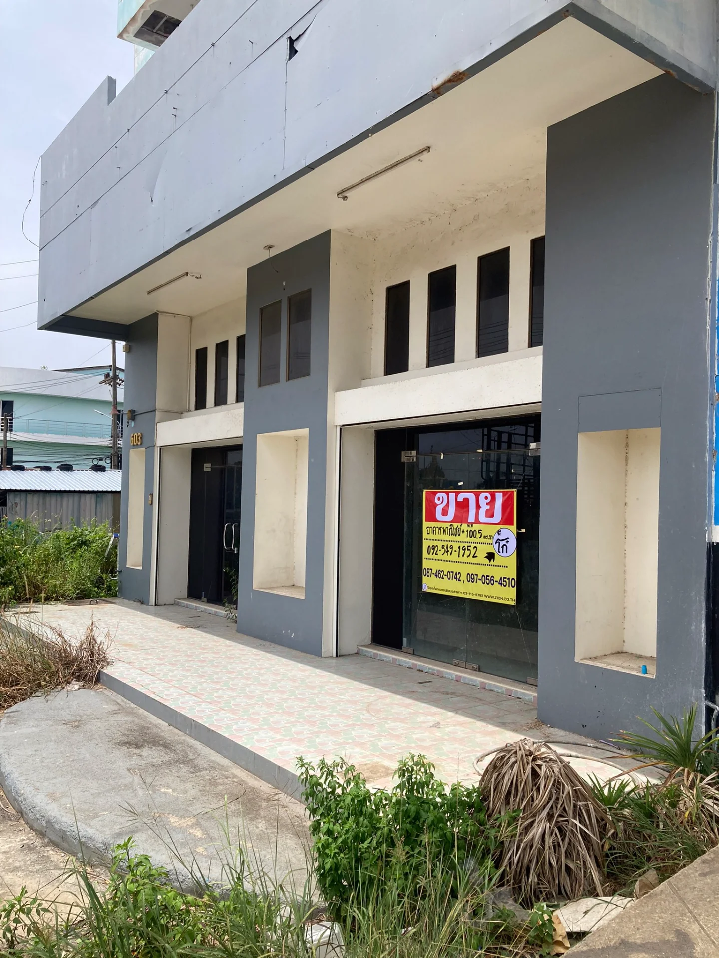 ขายด่วน อาคารสำนักงาน 3 ชั้นครึ่ง  พร้อมที่ดิน 100.5 ตร.วา  ติดถนนใหญ่ ถนนเอเชีย หาดใหญ่ สงขลา   - image 3