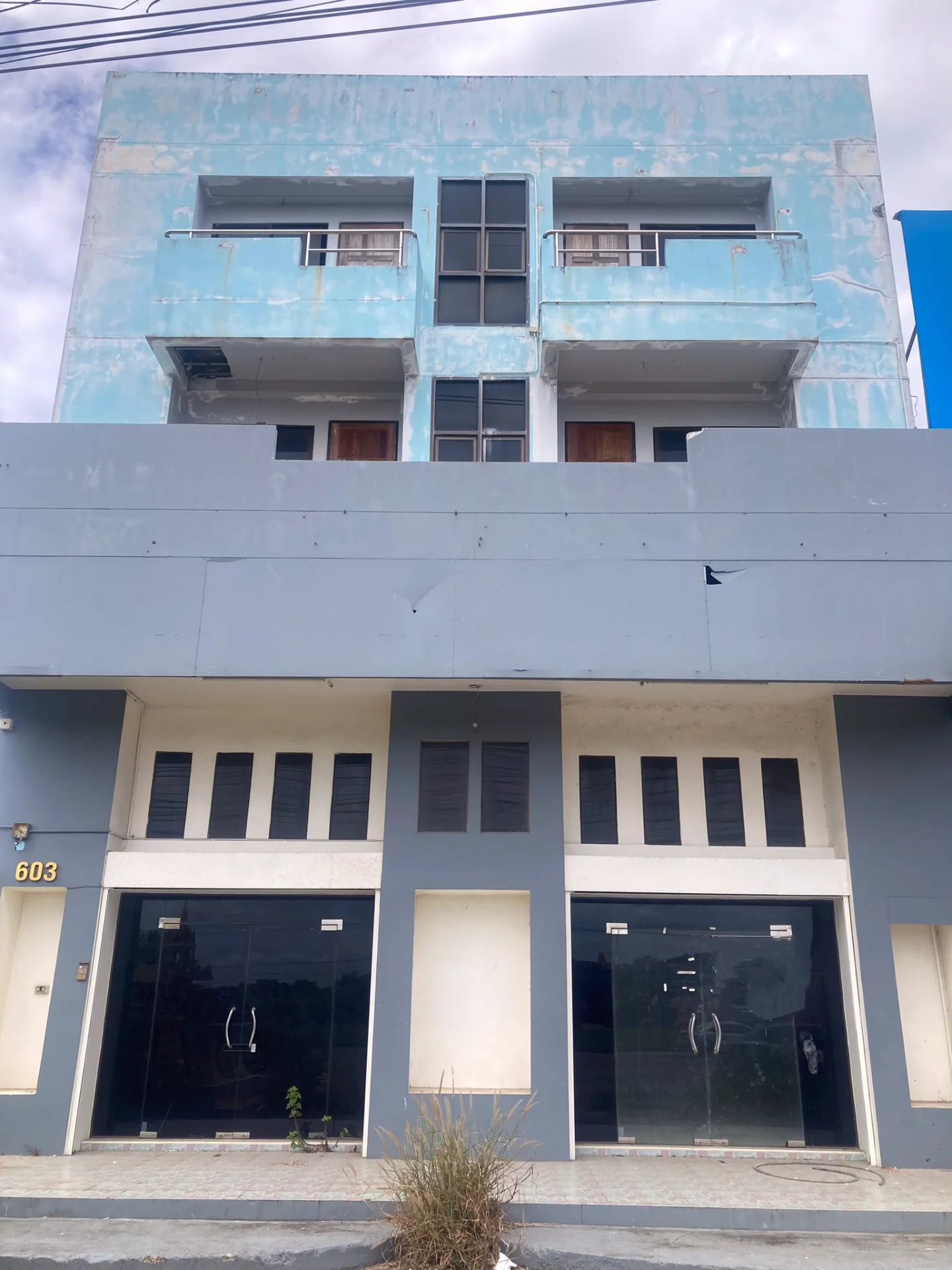 ขายด่วน อาคารสำนักงาน 3 ชั้นครึ่ง  พร้อมที่ดิน 100.5 ตร.วา  ติดถนนใหญ่ ถนนเอเชีย หาดใหญ่ สงขลา   - image 2