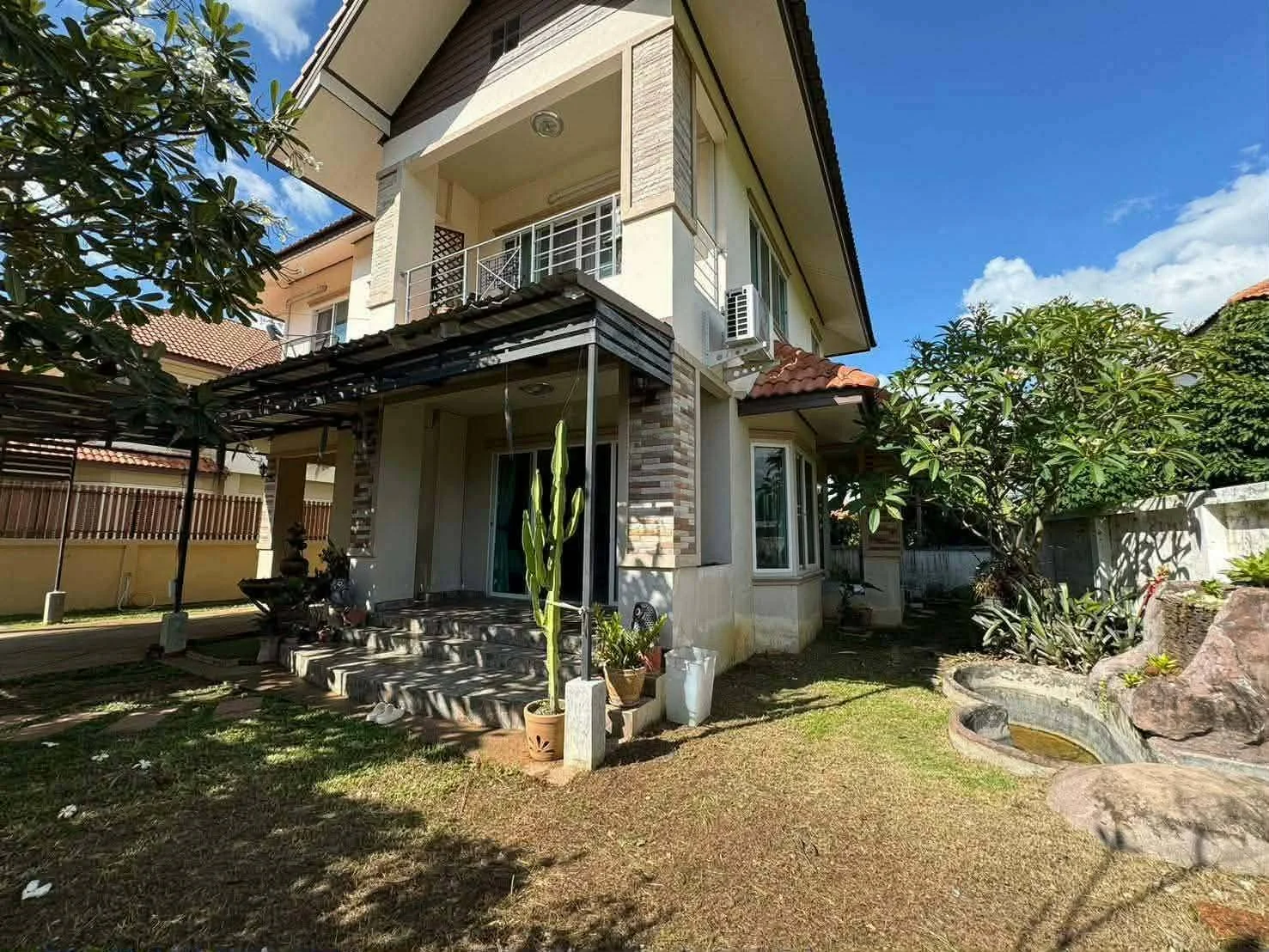 ขายบ้านเดี่ยว 2 ชั้น เนื้อที่ 61 ตรว. โครงการหมู่บ้านศิริพรบ่อสร้าง สันกำแพง เชียงใหม่ ตกแต่งพร้อมอยู่แถมฟรีเฟอร์นิเจอร์ - image 2