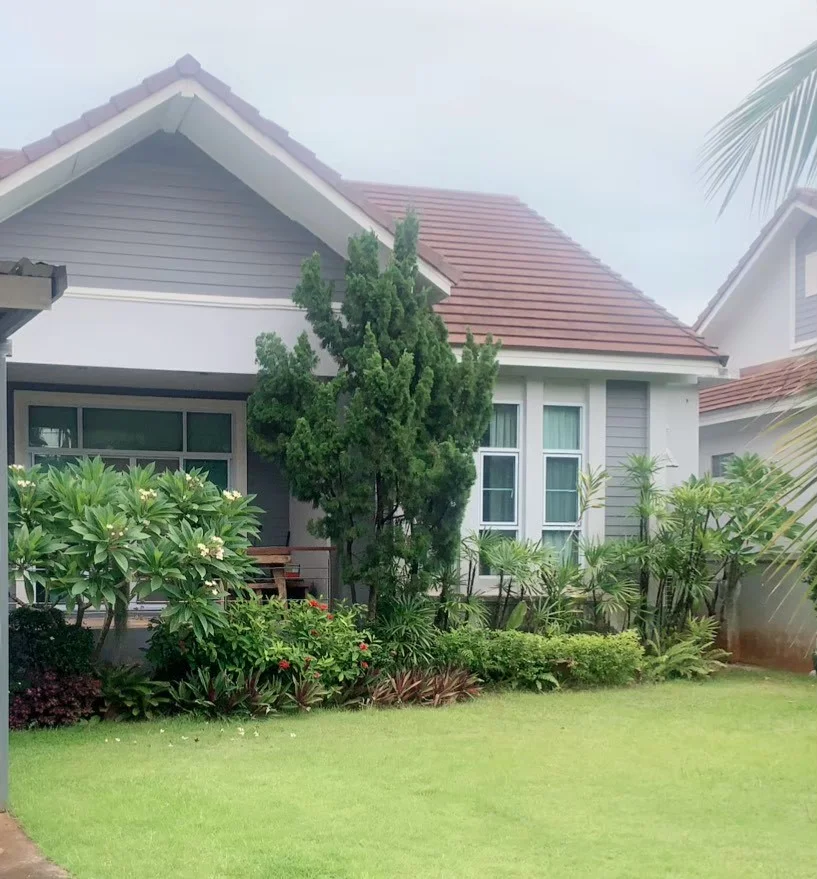 บ้านเดี่ยว 99.6 ตร.วา  สภาพดี  โครงการบ้านสวยน้ำใส  โครงการใหญ่ ใกล้เซนทรัลสุราษฎร์  มีรปภ. มีสระว่ายน้ำ ฟิตเนสส่วนกลาง