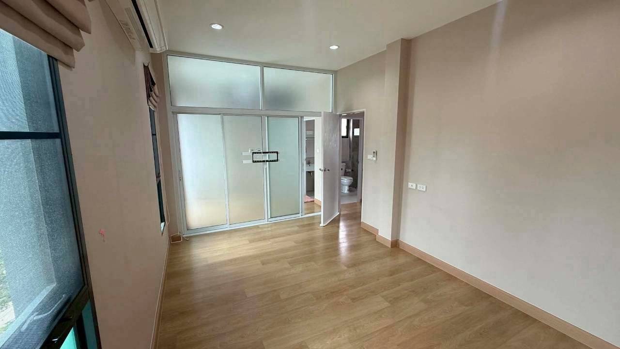 ZMC031 ขายบ้านแฝดสไตล์บ้านเดี่ยว โครงการเซ็นเต้ไลท์ พระราม 2  พื้นที่ 35 วา. บางกระเจ้า สมุทรสาคร บ้านใหม่ พร้อมอยู่  - image 7