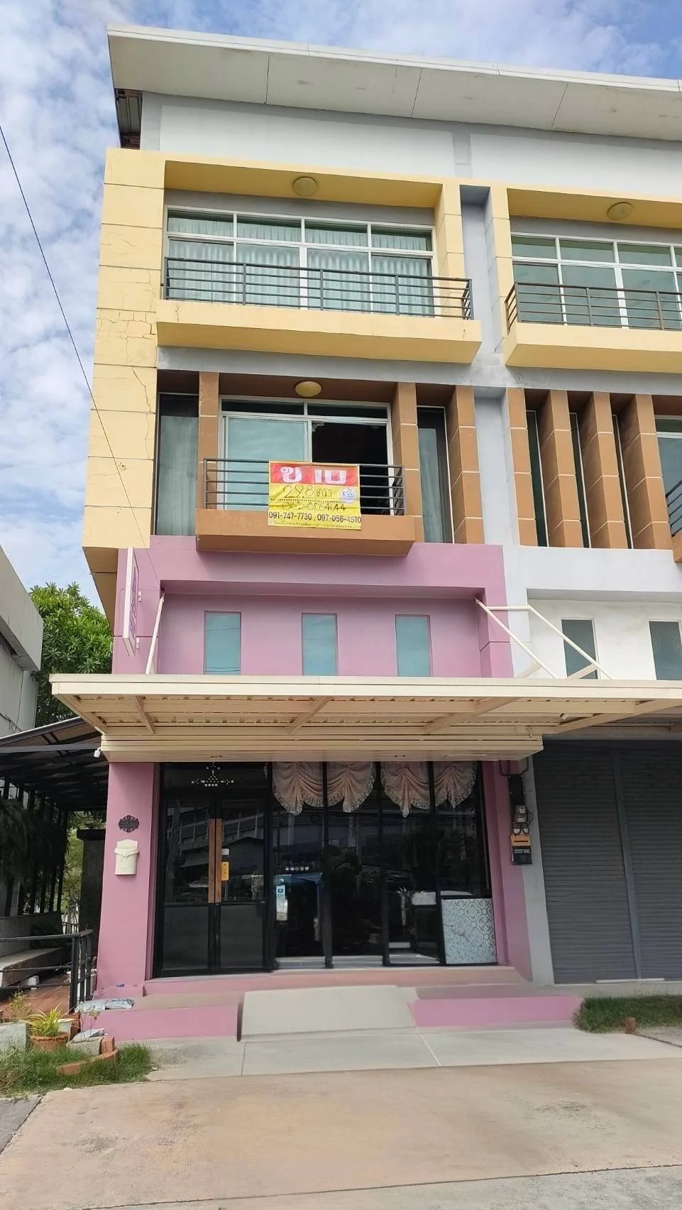 ZMC032 ขายอาคารพาณิชย์ 3 ชั้นครึ่ง ถ.สหกรณ์ ทำเลเด่นหน้าโครงการเอริก้า มหาชัย สมุทรสาคร มีพื้นที่ด้านข้าง ด้านหลัง