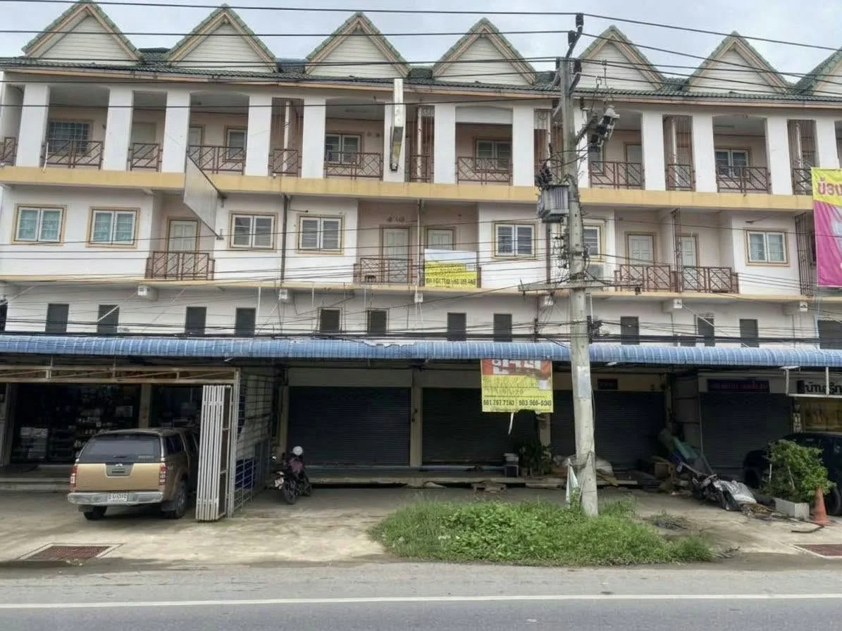 ZMC039 ขายถูก อาคารพาณิชย์ 3 ชั้นครึ่ง ใกล้โรงพยาบาลบ้านแพ้ว ติดถนนหลัก เส้นบ้านแพ้ว–พระประโทน  สมุทรสาคร